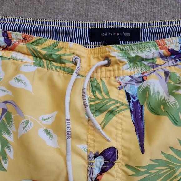 Tommy Hilfiger Trunks Mens XL Yellow Hawaiian Toucan Elastic Waist Swim Shorts - Picture 3 of 9